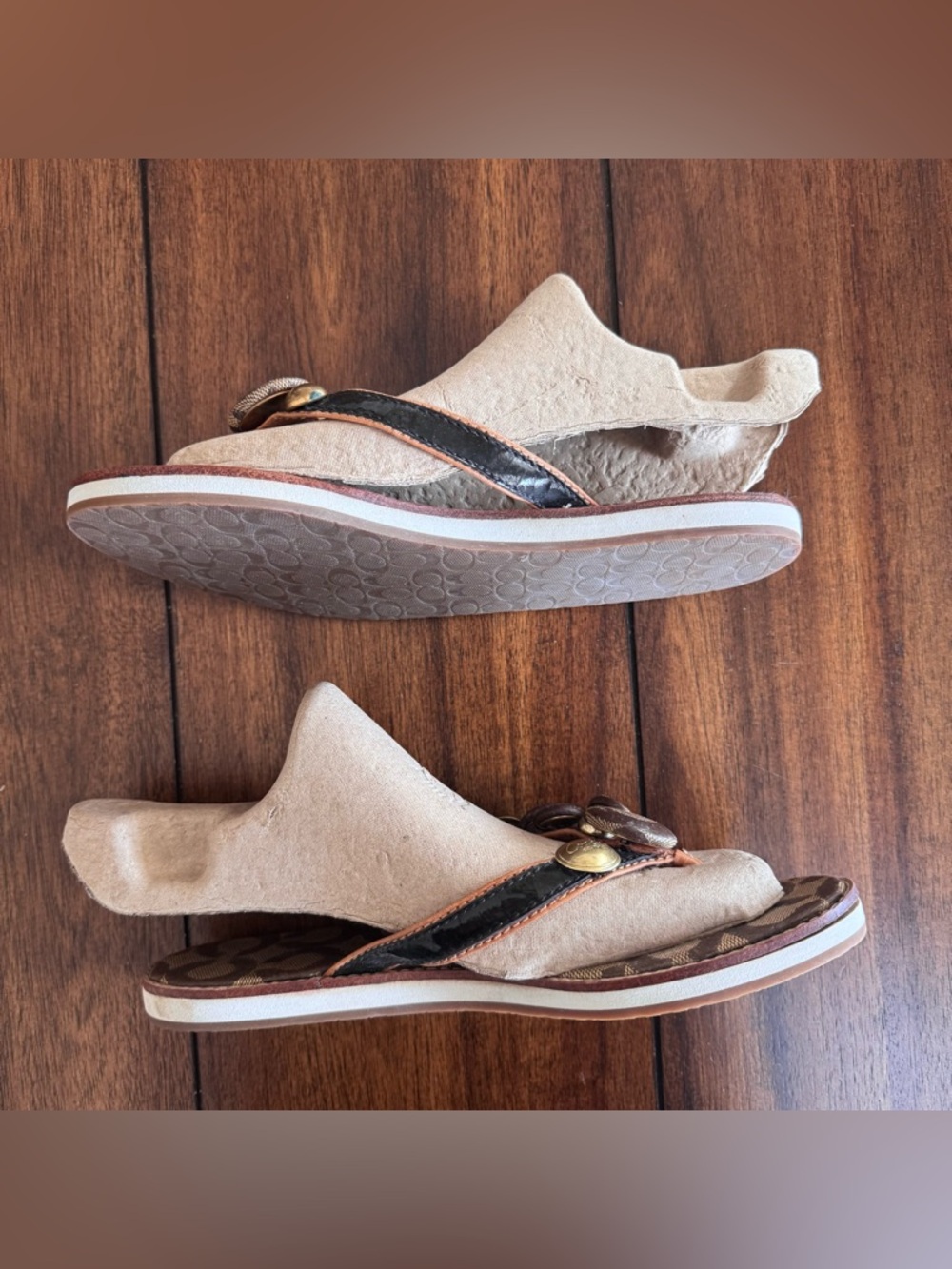 Coach Women’s Vintage Dyan Button‎ Jewel Flip Flop Sandals Size 6 Brown - Picture 3 of 7